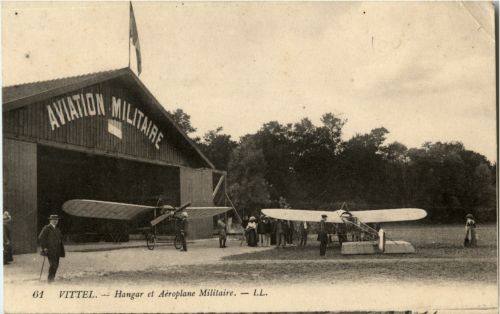 Vittel - Hangar et Aeroplane Militaire