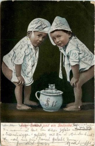 Kinder mit Nachttopf