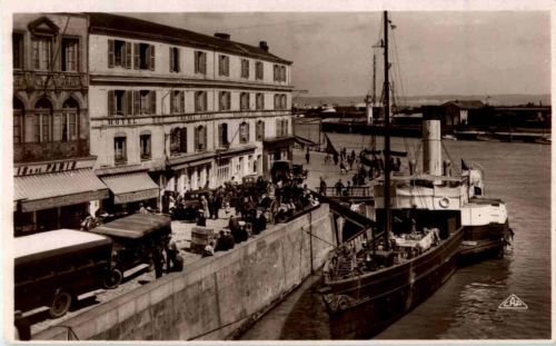 Honfleur - Cafe de Paris