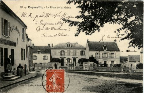 Ecquevilly - La place de la Maire