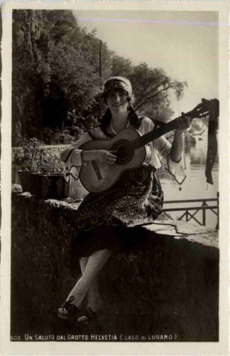 Grotto Helvetia - Suonatrice de Chitarra