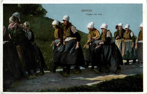 Marken - Uitgaan der kerk