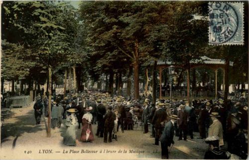 Lyon - La Place Bellecour