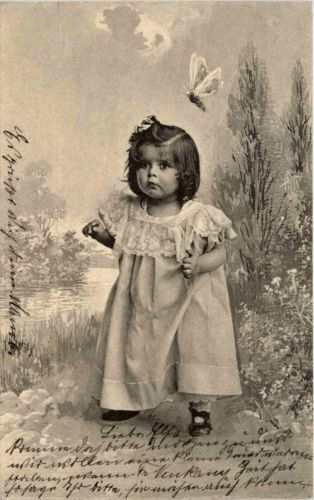 Kind mit Schmetterling