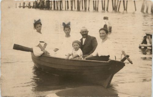 Familie in Boot