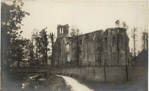 Zonnebeke Kirche mit brücke