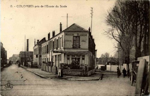 Colombes pris de l Entree du Stade