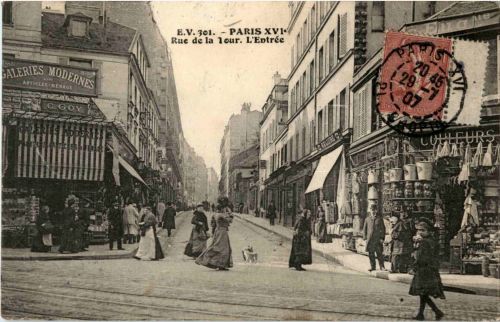 Paris - Rue de la Tour