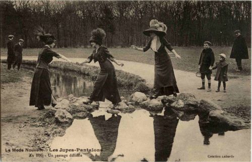Paris - Les Jupes Pantalona