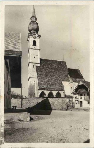 Anthering - Kirchplatz