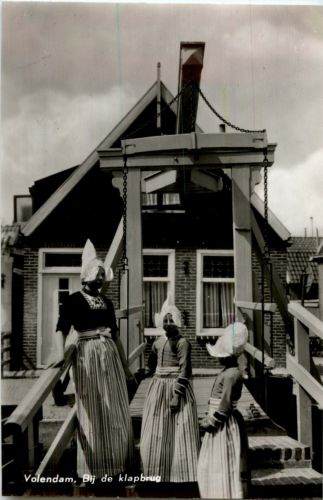 Volendam - Bij de klapbrug