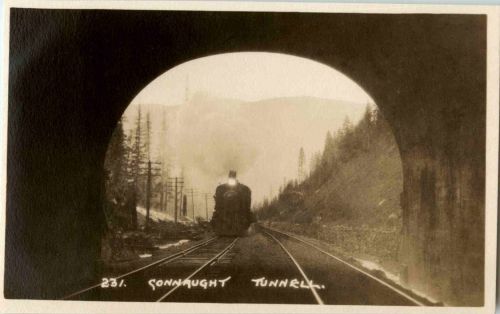 Connaught Tunell - Train