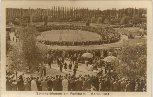 Berlin - Sommerblumen am funkturm 1944