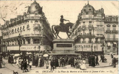 Orleans - La Place du Martroi