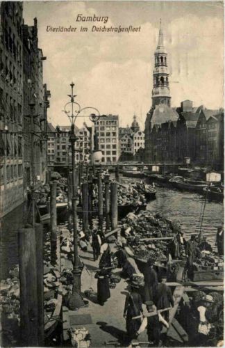 Hamburg - Vierländer im Deichstrassenfleet