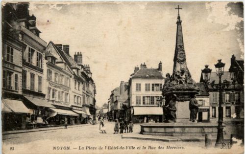 Noyon - La Place de l Hotel