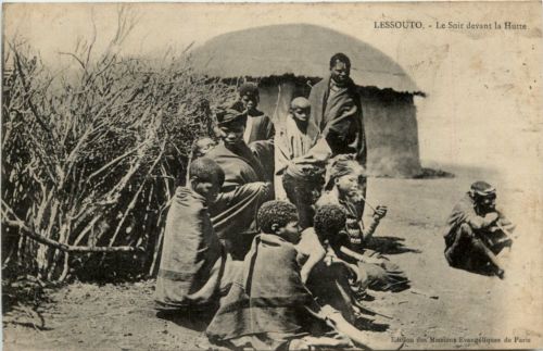 Lessouto - Le Soir devant la Hutte