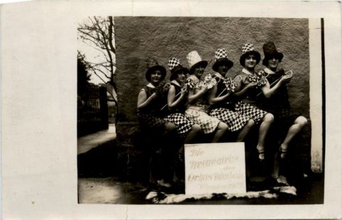 Die Peonegirls des Zirkus Bimbaio 1928