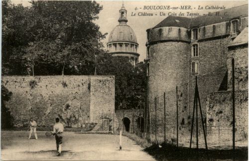 Boulogne sur Mer - La Cathedrale - Tennis