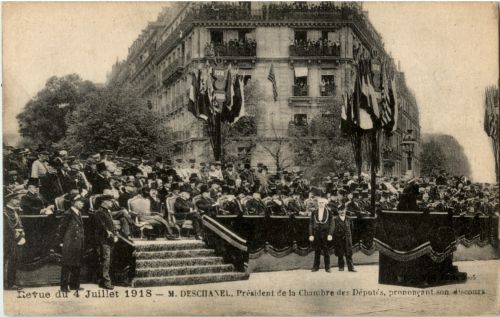 Paris - Revue du 4 Juillet 1918