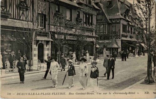 Deauville la Plage Fleurie - Rue Contaut biron