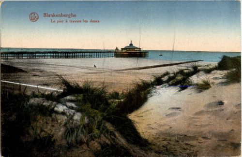 Blankenberghe - Le pier a travers les dunes