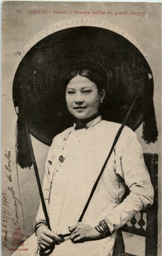 Tonkin - Hanoi - Femme coiffee