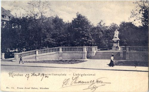 München - Maximiliansplatz - Liebig Denkmal