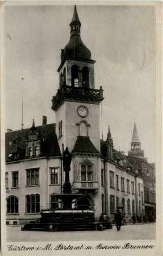 Güstrow - Postamt mit Borwin Brunnen