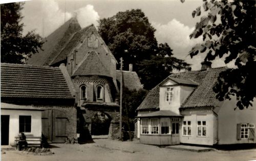 Rügen - Altenkirchen, Älteste kirche Rügens am Markt 12.Jahrh.