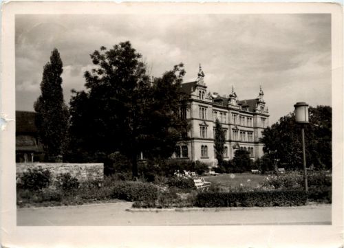 Saalfeld/Saale - Blick auf die Veitsbergschule mit Puschkin-Park