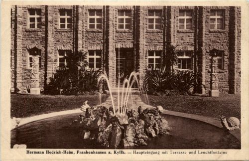 Solbad Frankenhausen - Heinrich Hedrich-Heim, Haupteingangmit Terrasseund Leuchtfontaine
