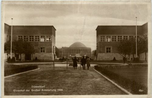Düsseldorf - Ehrenhof der Grossen Ausstellung 1926