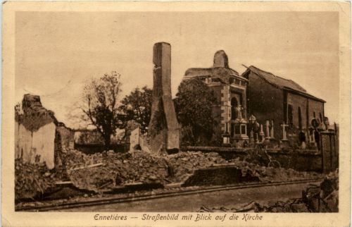 Ennetieres - Strassenbild mit Blick auf die Kirche