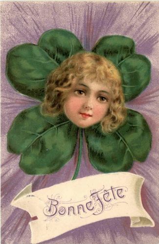 Kind mit Kleeblatt