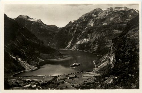 Utsigt over Geriangerfjorden