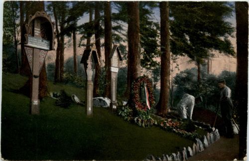 Soldaten graben ein Grab - Feldpost