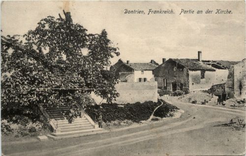 Dontrien - Partie an der Kirche