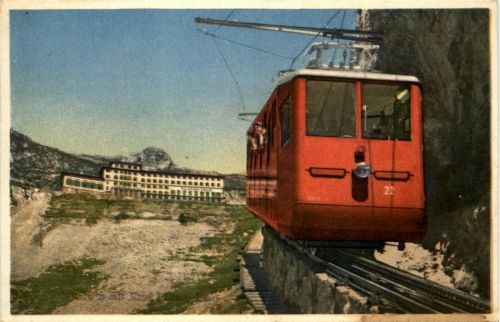 Pilatusbahn mit Hotel Pilatus Kulm
