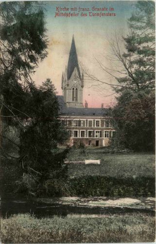 Kirche mit franz. Granate im Mittelpfeiler des Thurmfensters
