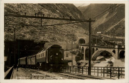 Göschenen - Elektrischer Zug der Gotthardbahn