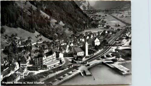 Flüelen mit Hotel Urnerhof
