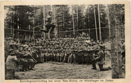 Sonntagnachmittag im Waldlager