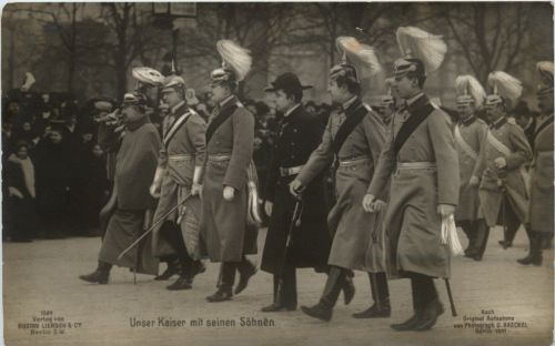 Kaiser Wilhelm II mit seinen Söhnen