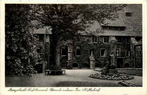 Obernkirchen - Im Stiftshof
