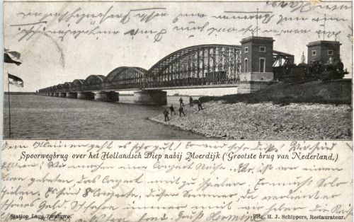 Spoorwegbrug over het Hollandsch Diep nabij Moerdijk