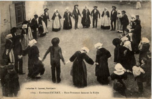 Auray - Noce Bretonne dansant la Ridee