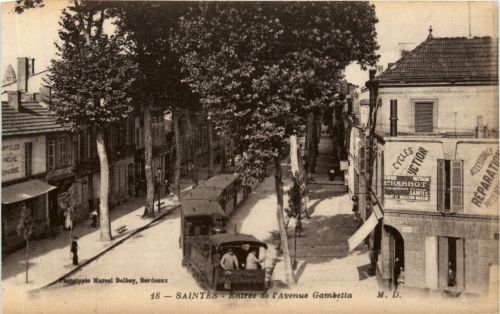 Saintes - Entree de l Avenue Gambetta - Tramway