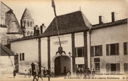 Saintes - Entree de la Caserne Taillebourg