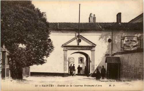 Saintes - Entree de la Caserne Bremont d Ars